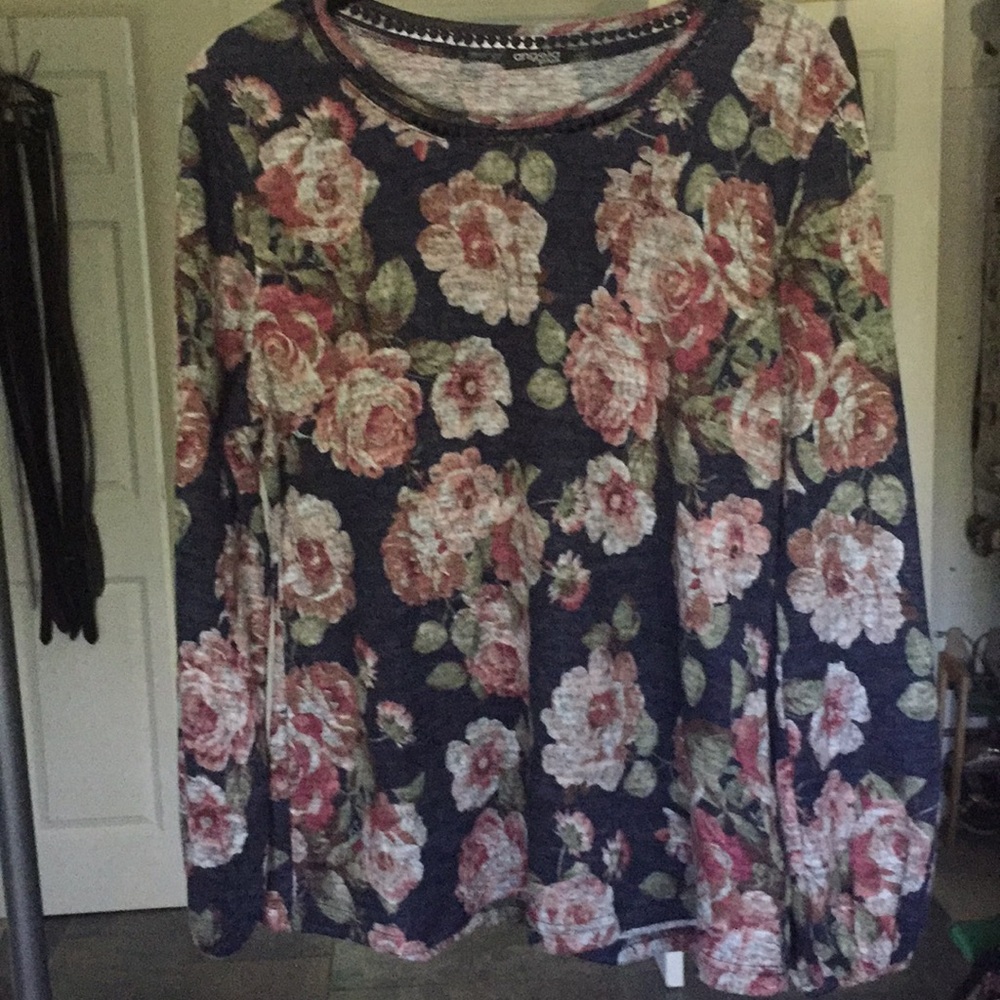 Navy floral top